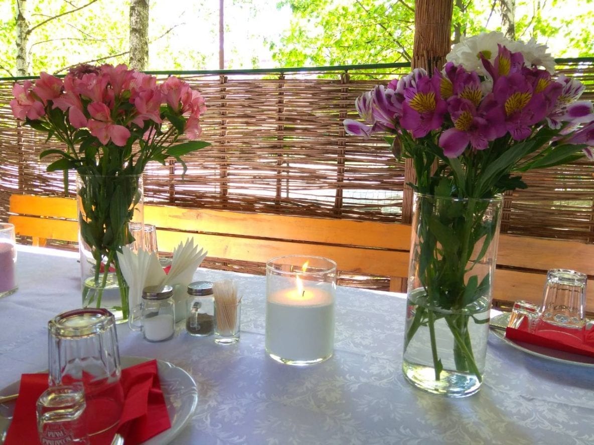 Оформление праздника насыпными свечами в ресторане “Хуторок на Березановке”