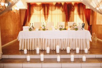 Оформление свадьбы насыпными свечами