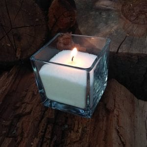 Насыпная свеча в квадратной вазе