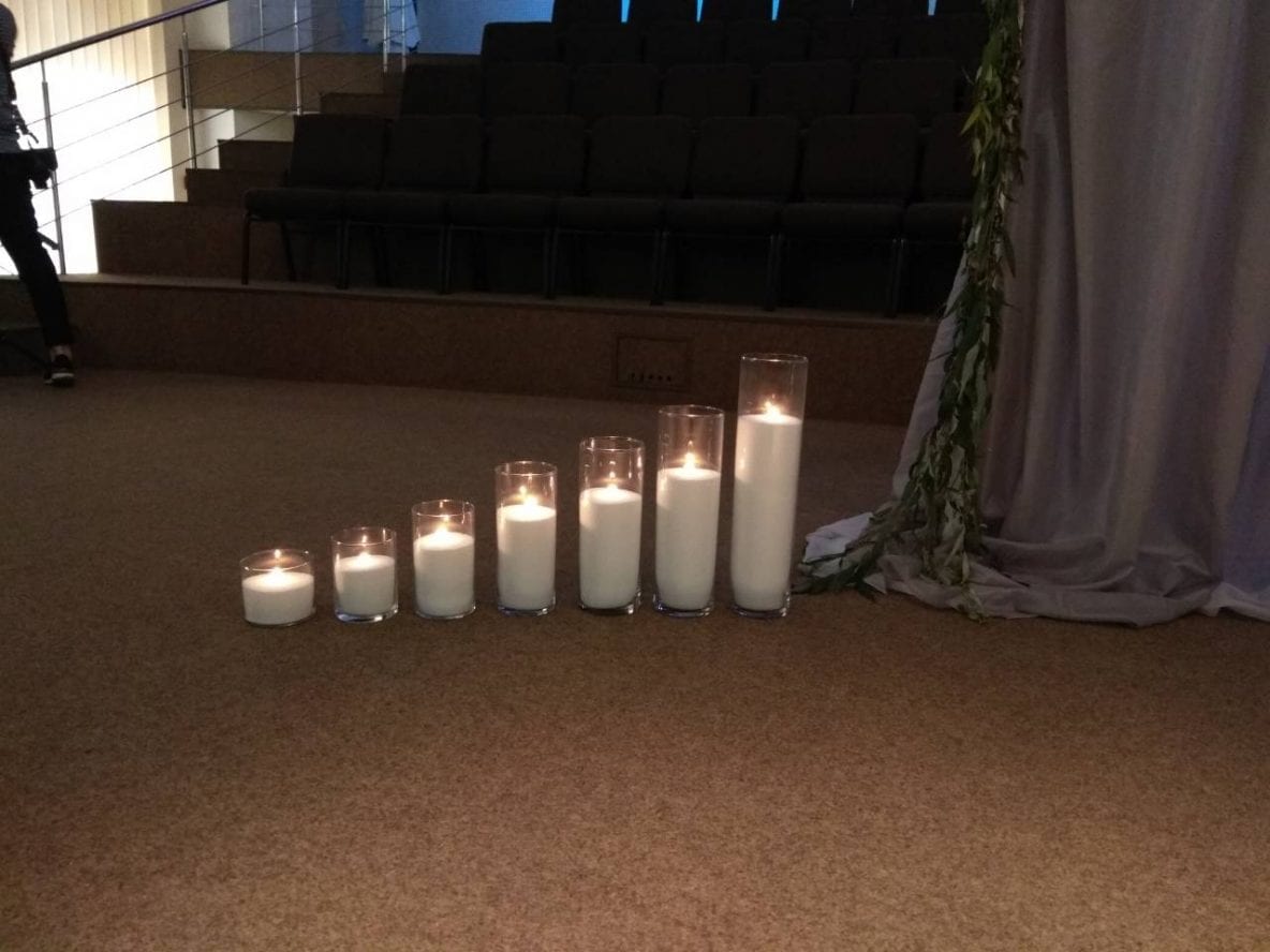 Оформление насыпными свечами Христиано-Баптистского храма