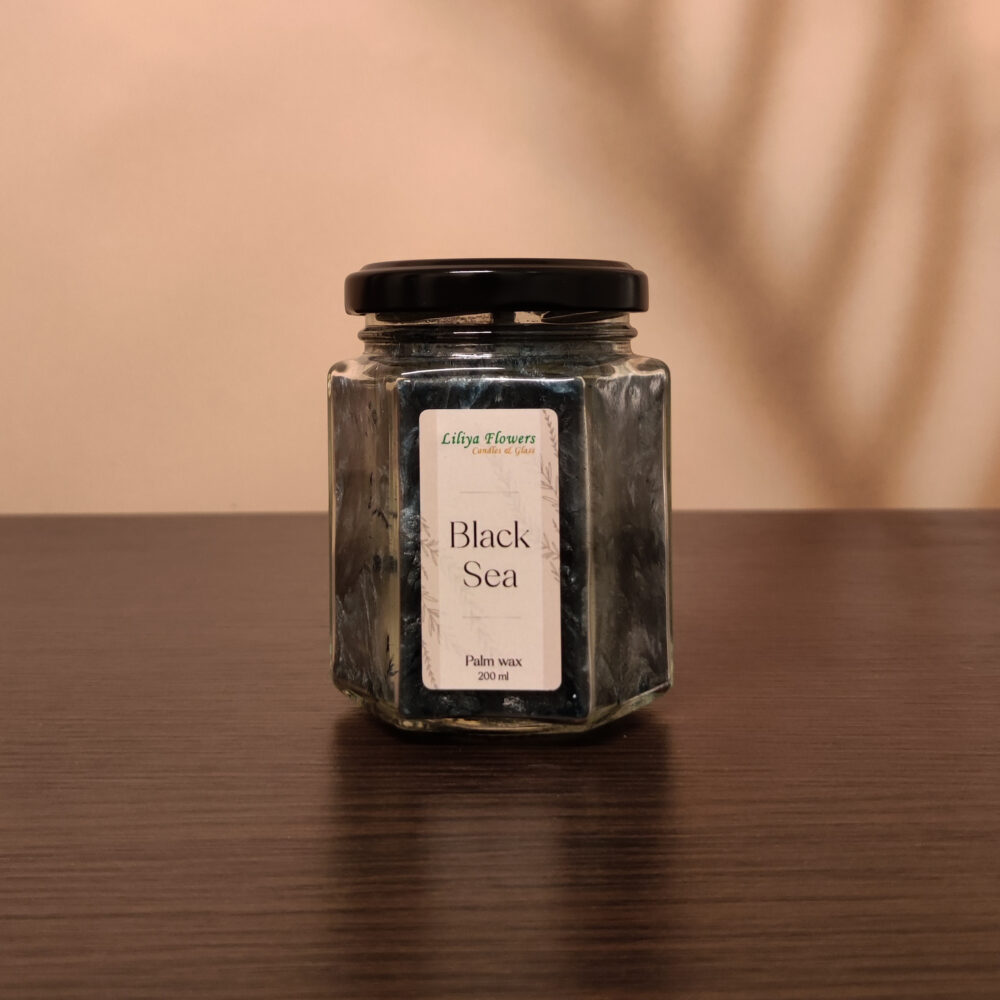 Сіра свічка Black Sea з пальмового воску з ароматом